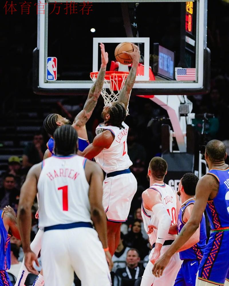 伦纳德半场11投5中，三分2中0得到11分2篮板1助攻1抢断